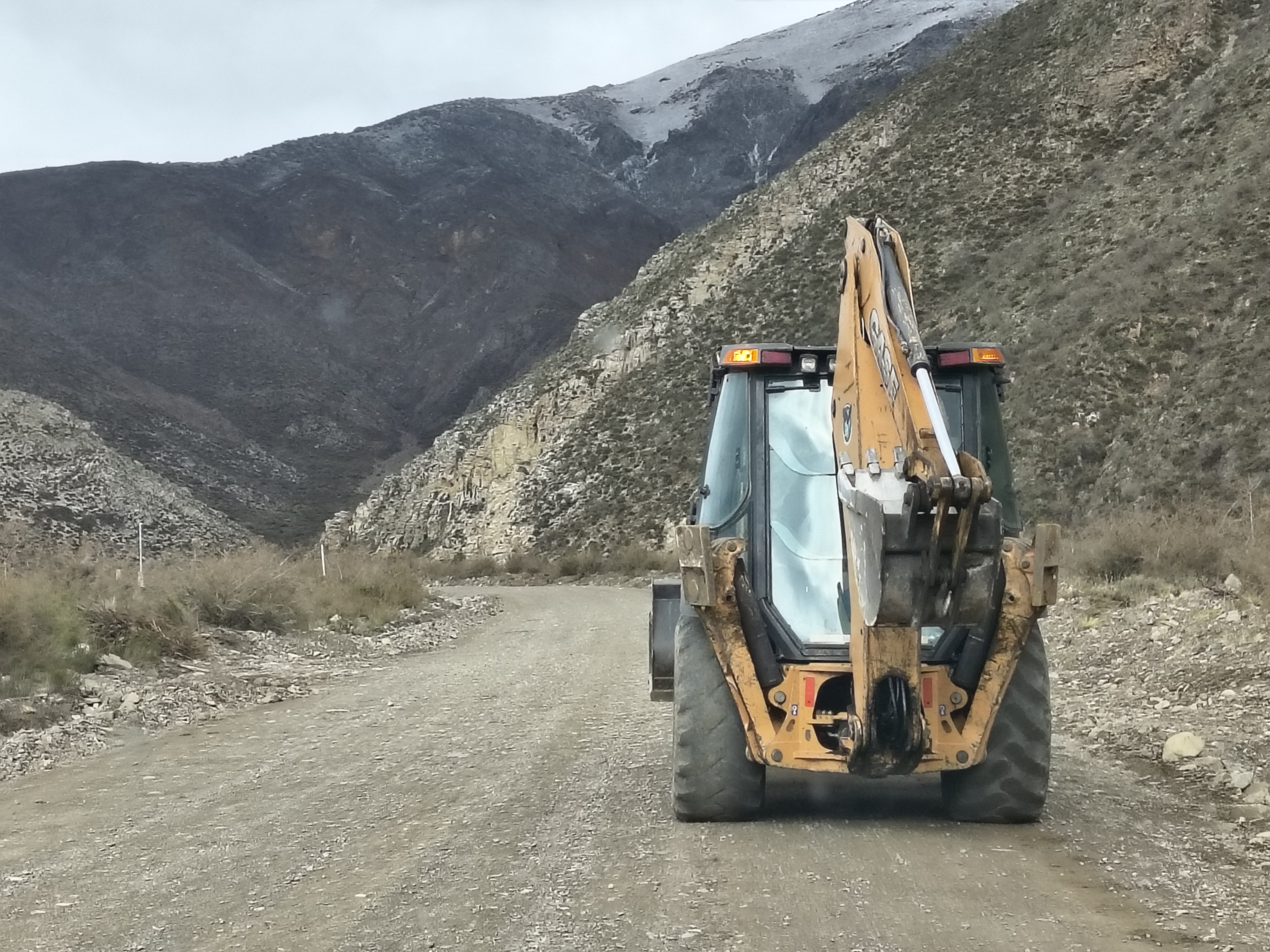 Apertura de caminos en precordillera